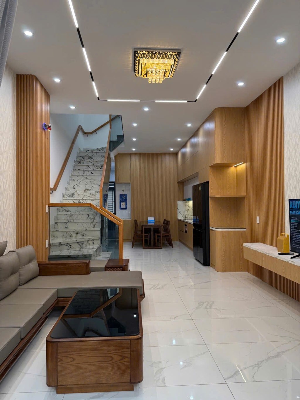 Nhà phố Hòa Cường Nam Đà Nẵng 90m² giá 10.5 tỷ - Full nội thất, sẵn sàng vào ở ngay!