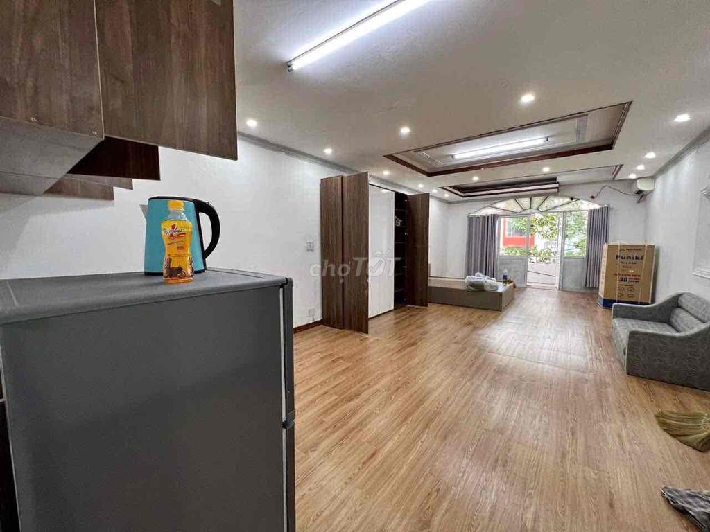 Căn hộ Studio Nguyễn Chí Thanh 48m² giá 8 triệu - Ban công rộng thoáng, full nội thất!