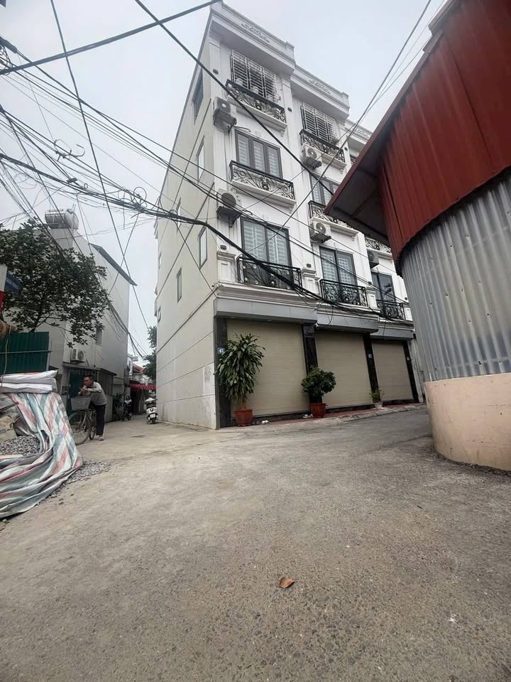 Nhà lô góc Đông Dư, Gia Lâm 34m² giá 5.38 tỷ - Ô tô vào nhà, kinh doanh thuận lợi!