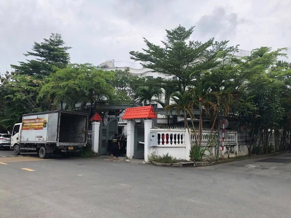 Cho thuê tòa nhà văn phòng Thảo Điền 900m² giá 160 triệu - Không gian sang trọng, vị trí trung tâm!