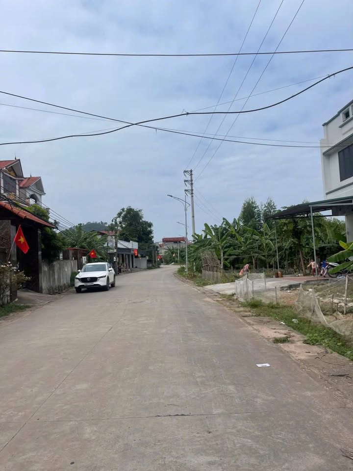 Đất nền kinh doanh Tân Liễu Yên Dũng 100m² giá 2.3 tỷ - Sổ đỏ chính chủ!