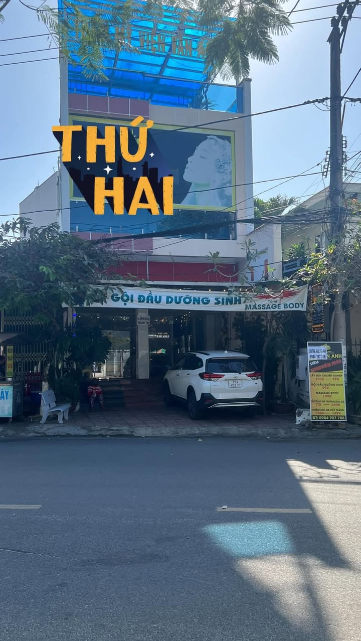 Bán gấp Nhà mặt tiền Phạm Văn Đồng, Cam Ranh, 152m² - Full nội thất, vào ở ngay!