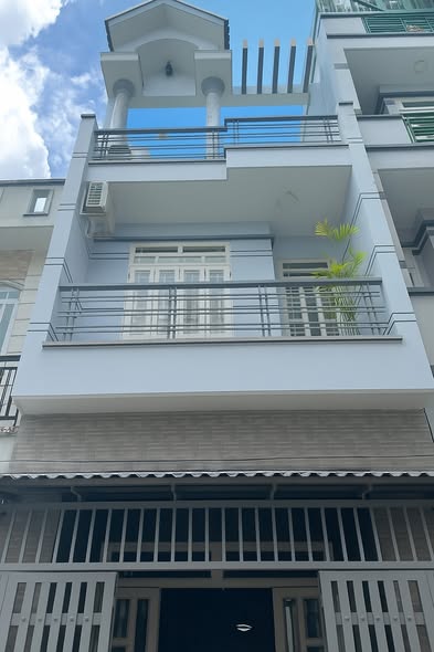 Nhà 3 tầng đẹp tại Bến Lội, 48m² giá 4.9 tỷ - Hẻm xe hơi, vào ở ngay!