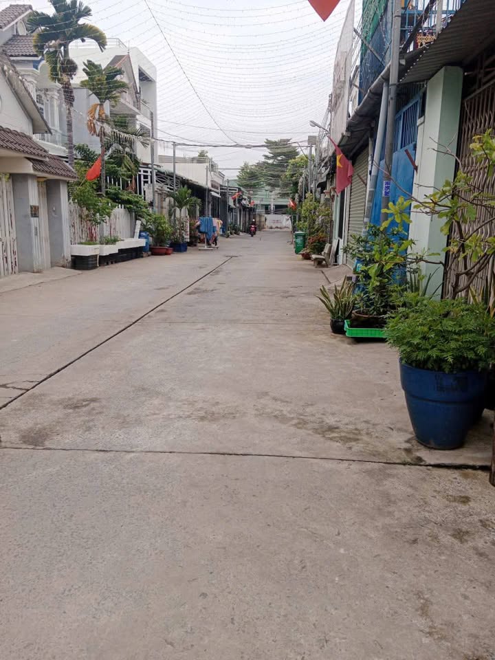 Nhà phố Phú Hòa Thủ Dầu Một 83m² giá 2.3 tỷ - Pháp lý đầy đủ, vị trí đắc địa!