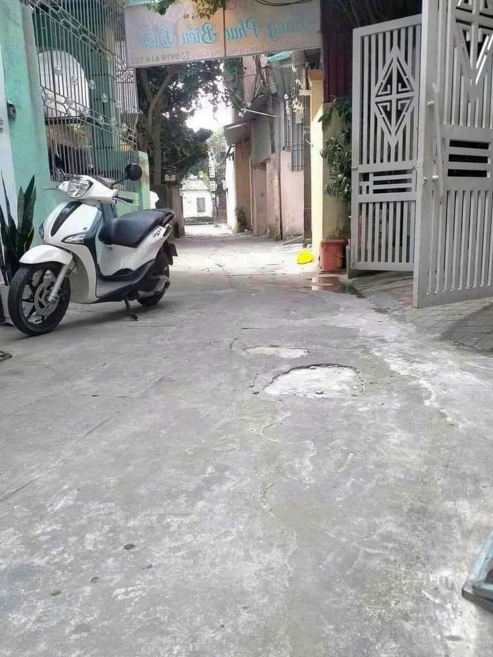 Nhà 2,5 tầng tại ngõ đường Bà Triệu, phường Đông Thọ, 54m² - Chính chủ bán gấp!