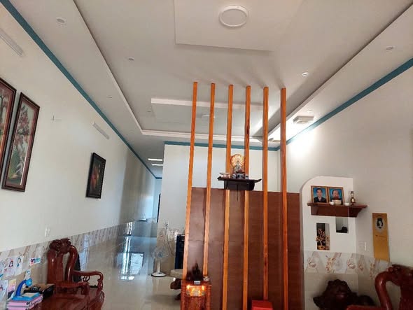 Nhà mặt tiền đường 1 Tháng 5, phường B'Lao, 175m² giá 3.3 tỷ - Thiết kế hiện đại, sân đậu ô tô!