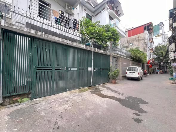 Biệt thự 3 tầng Lê Văn Lương 133m² giá 44.8 tỷ - Ô tô tránh, vị trí đắc địa!