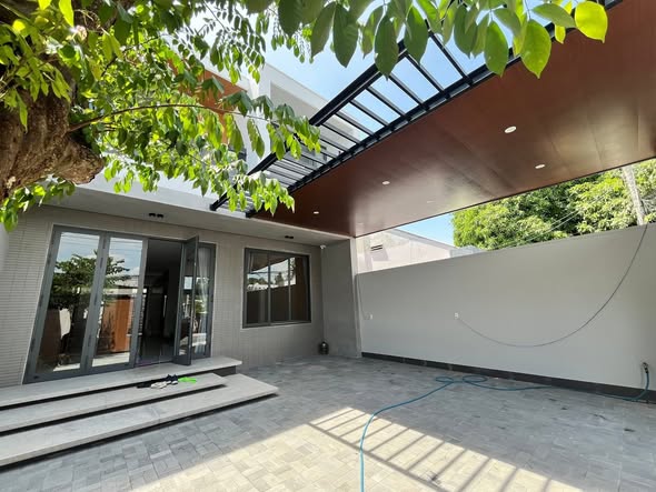 Nhà mặt tiền đường Trần Quang Diệu, Bà Rịa 200m² giá 6.9 tỷ - Thiết kế hiện đại, nội thất cao cấp!