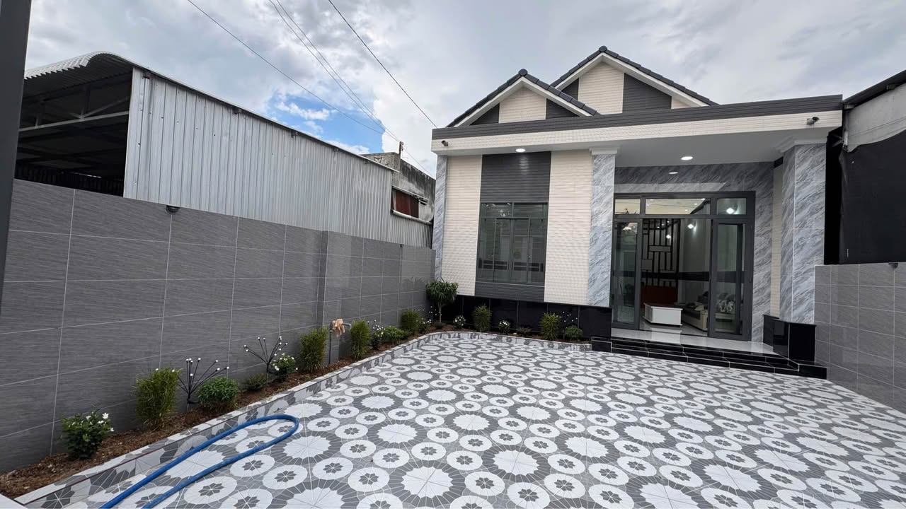 Nhà riêng 3PN Nguyễn Chí Thanh 100m² giá 2.15 tỷ - Sân ô tô rộng rãi!