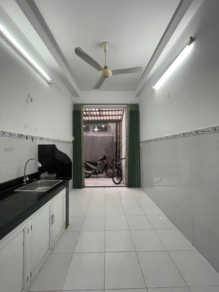 Nhà cho thuê Trần Quang Diệu, Q3 24m² giá 8.5 triệu - Phù hợp kinh doanh online!