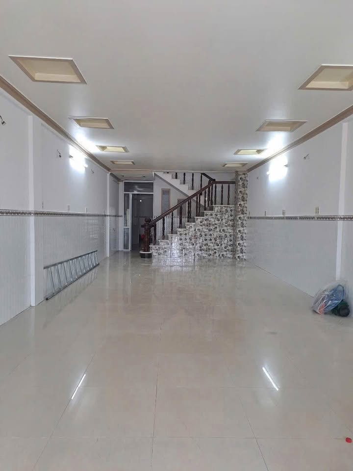 Nhà phố Vĩnh Quang, Rạch Giá 94m² giá 2.2 tỷ - Đối diện công viên xanh mát!