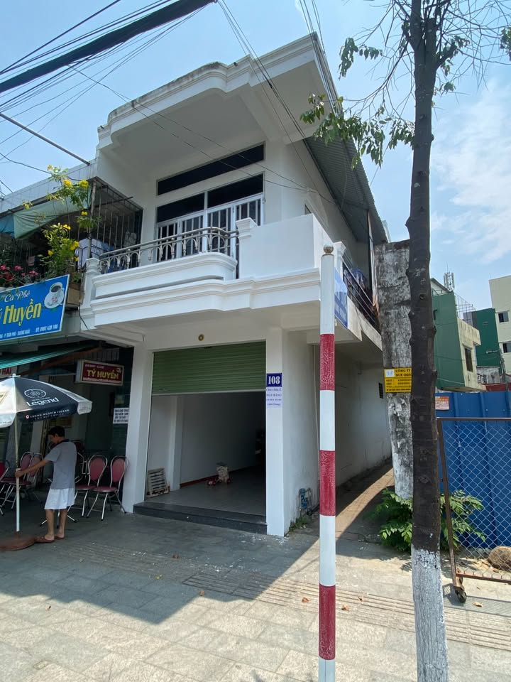 Nhà mặt tiền 108 Hùng Vương, Quảng Ngãi 40m² giá 4 tỷ - Vị trí kinh doanh đắc địa!