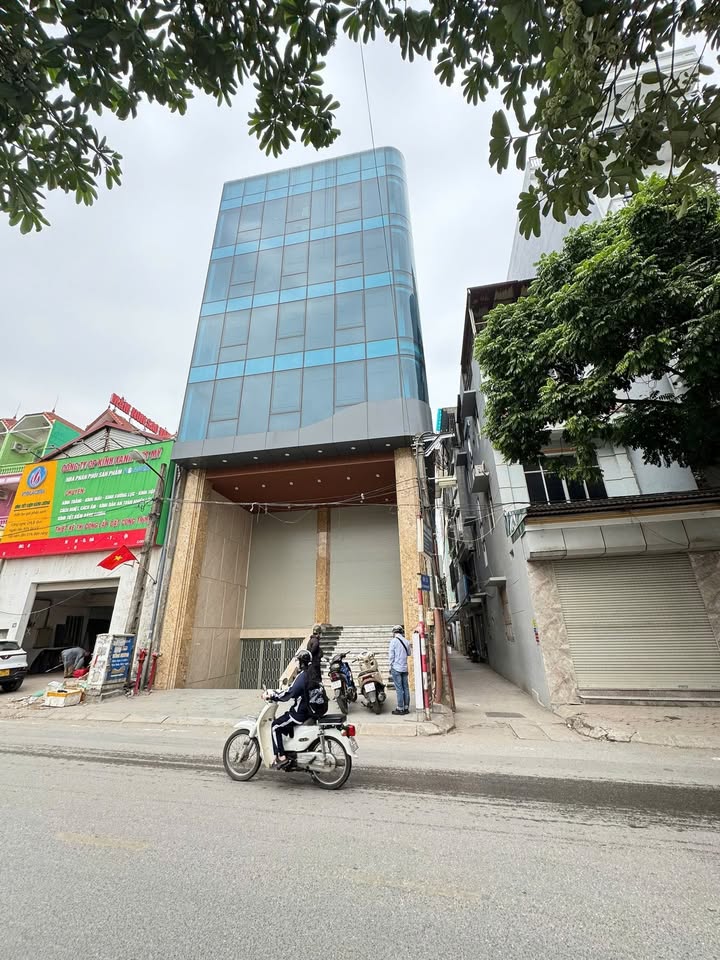 Bán toà nhà khách sạn tại đường Cách Mạng Tháng 8, quận 3, 207m² giá 75 tỷ - Đầu tư sinh lời ngay!