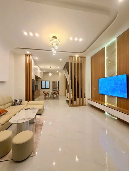 Nhà đẹp Cư Êbur, Buôn Ma Thuột 100m² giá 3.35 tỷ - Full nội thất, sẵn sàng vào ở ngay!