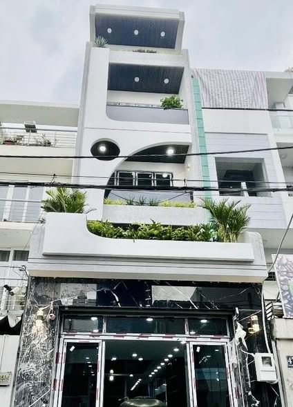 Nhà phố quận 7 - 92m² giá 22.8 tỷ - Nội thất cao cấp, thang máy sang trọng!