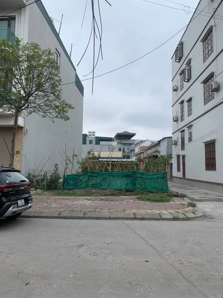 Đất ô góc Cẩm Trung 121m² giá 3.9 tỷ - Vị trí đắc địa gần hồ Bến Do