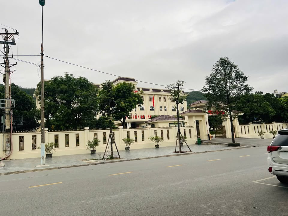 Bán đất tặng nhà phường Quang Hanh 144,7m² giá 1,7 tỷ - Gần chợ và trường học!