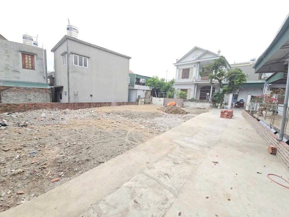 Bán đất Cẩm Phả 52.6m² giá 1 tỷ - Vị trí trung tâm sầm uất!
