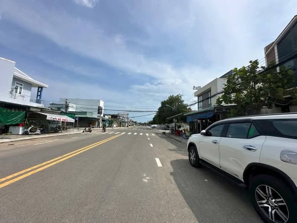 Bán nhà lầu 1 lô góc 2 mặt tiền kinh doanh đường Nguyễn Văn Linh, Phú Tài 135m² - Cơ hội đầu tư lý tưởng!