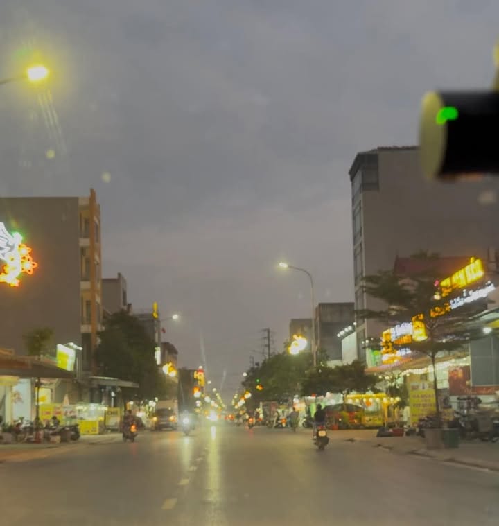 Nhà & Đất Mặt Đường Kinh Doanh Nguyễn Phong Sắc 100m² giá 8 tỷ - Cơ hội đầu tư sinh lời!