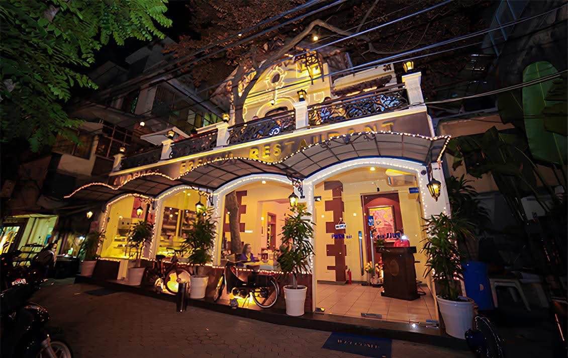 Biệt thự cho thuê mặt phố Ngô Thì Nhậm - 283m² giá 9.5 tỷ - Thiết kế sang trọng!