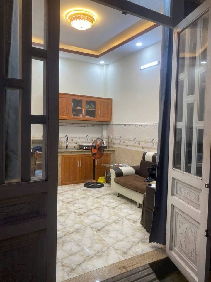 Nhà bán Thới Tam Thôn, Hóc Môn 16m² giá 680 triệu - Sổ hồng chính chủ