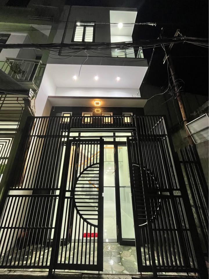 Nhà góc 2 mặt hẻm trên đường Thanh Niên, Quy Nhơn 33m² giá 2.95 tỷ - Thiết kế hiện đại, sang trọng!