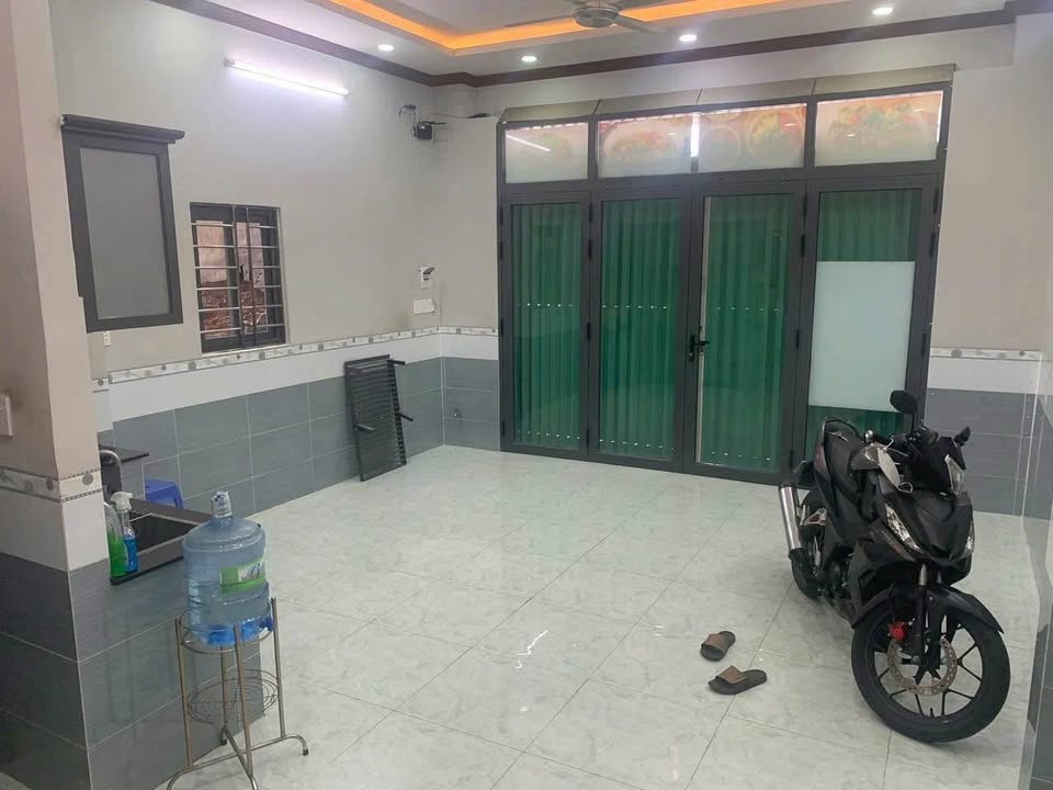 Nhà nguyên căn cho thuê mặt tiền đường Tùng Thiên Vương, quận 8 - Giá 15 triệu/tháng, vị trí kinh doanh đắc địa!