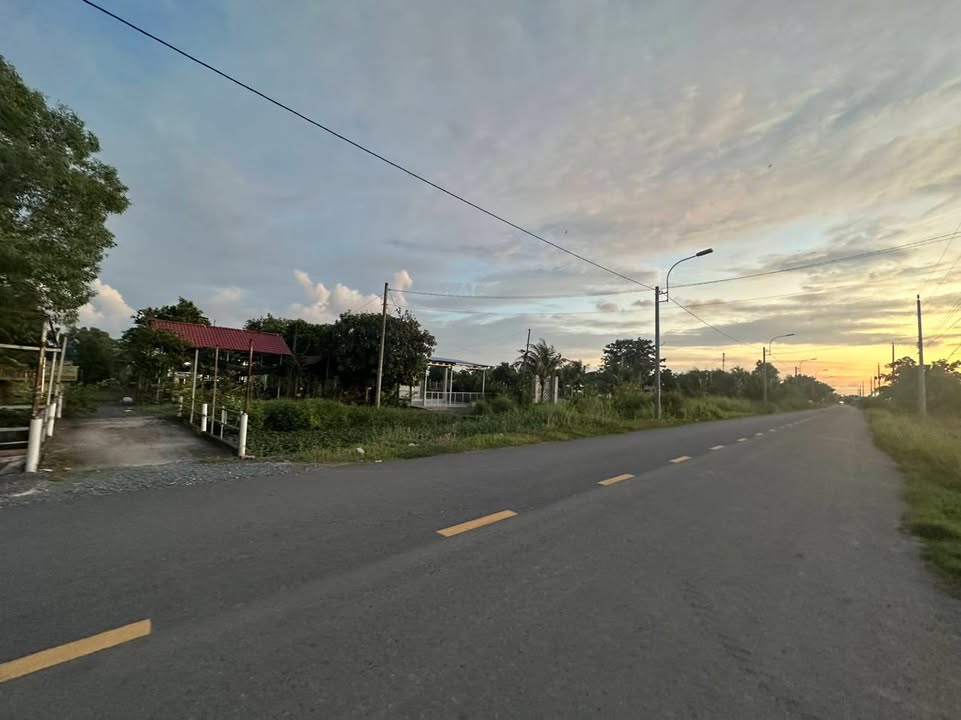 Đất thổ cư xã Tân Phú, Đức Hòa 800m² giá 4.5 tỷ - Sổ hồng chính chủ!