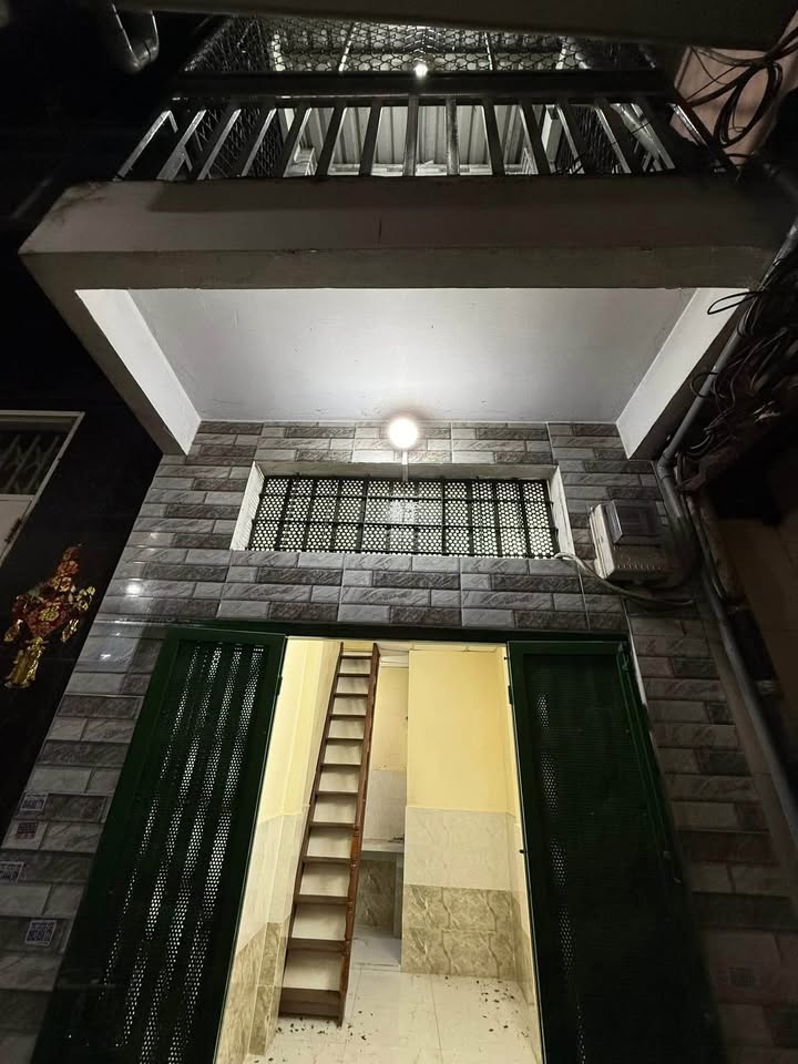 Nhà hẻm Âu Cơ, Quận 11 10m² giá 1.68 tỷ - Hẻm thông thoáng, gần chợ