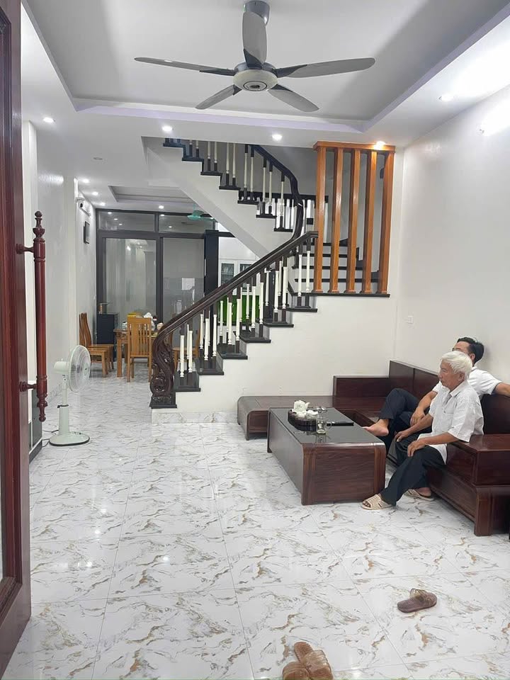 Nhà 3 tầng mặt tiền đường Lương Đắc Bằng, Thanh Hóa - Giá chỉ 3.7 tỷ!