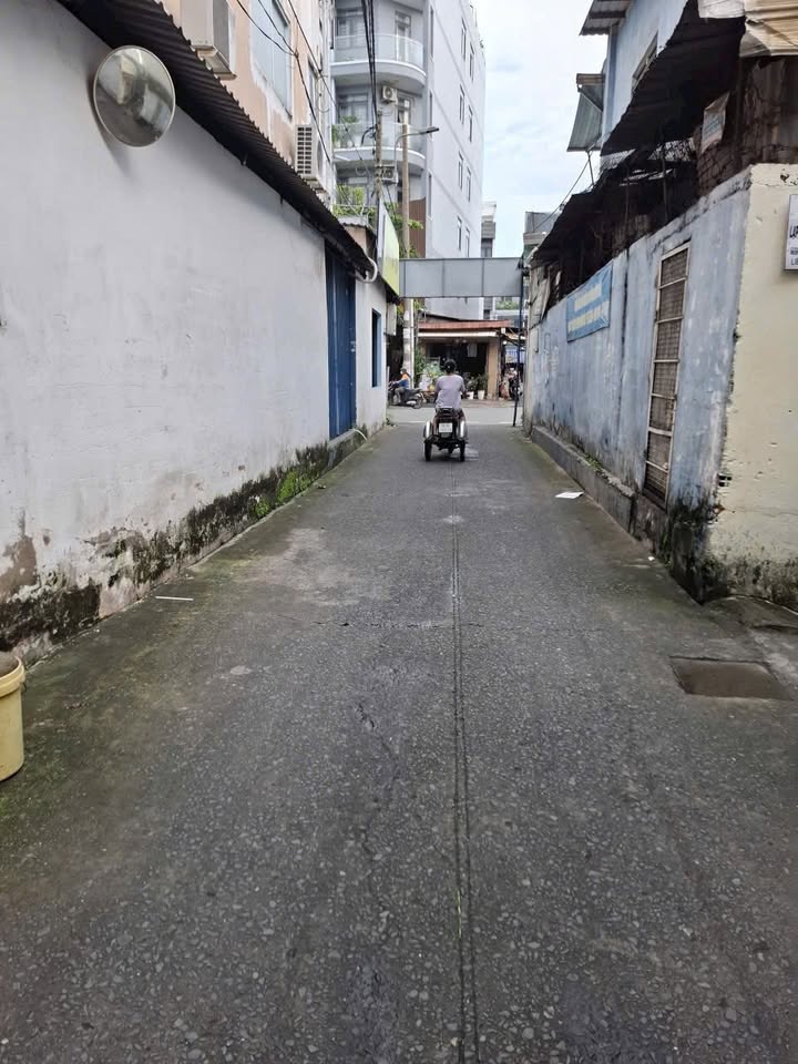 Nhà phố 186/2D Bình Thới, Quận 11 - 9.9m² giá 2.3 tỷ - Hẻm rộng xe hơi vào tận nơi!