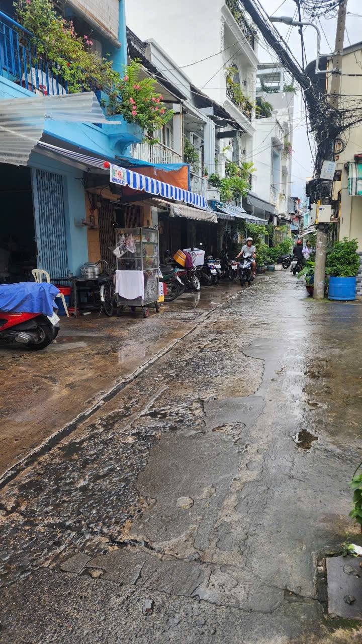 Nhà hẻm ô tô 5m gần chợ Bình Thới, Quận 11 - Diện tích 30m², giá 5 tỷ, sổ hồng chính chủ!