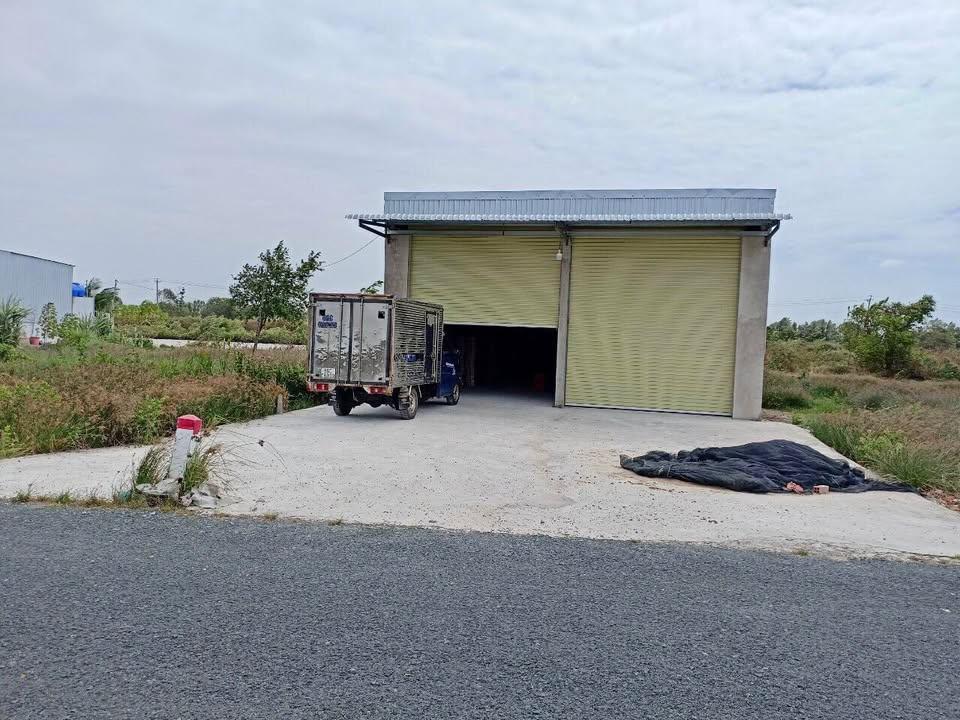 Đất và kho bán gấp tại xã Tân Thuận, Đầm Dơi, 580m² giá 1 tỷ - Cơ hội đầu tư tuyệt vời!