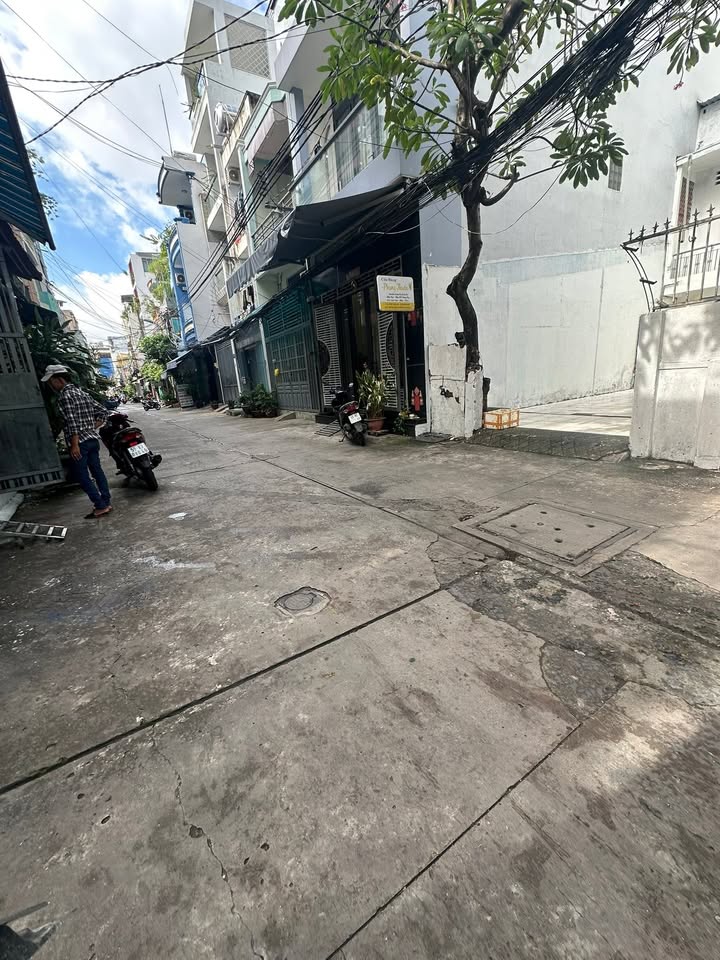 Nhà cấp 4 hẻm Ông Ích Khiêm, quận 11, 50m² giá 8.35 tỷ - Cơ hội đầu tư tuyệt vời!