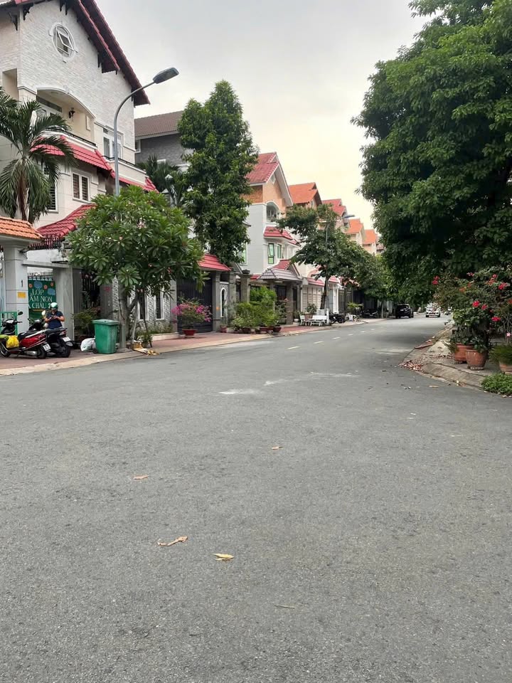 Nhà phố mặt tiền KDC Him Lam 6A, Bình Hưng 95m² giá 17 tỷ - Đầu tư sinh lời cao!