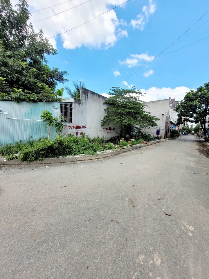 Bán đất lô góc Nguyễn Xiển, Quận 9, 83m² - Sổ hồng chính chủ, giá hấp dẫn!