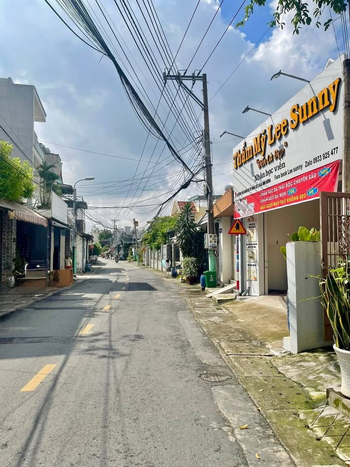 Nhà mặt tiền đường Nguyễn Hiền, Dĩ An, 83m² giá 3.89 tỷ - Kinh doanh thuận lợi!