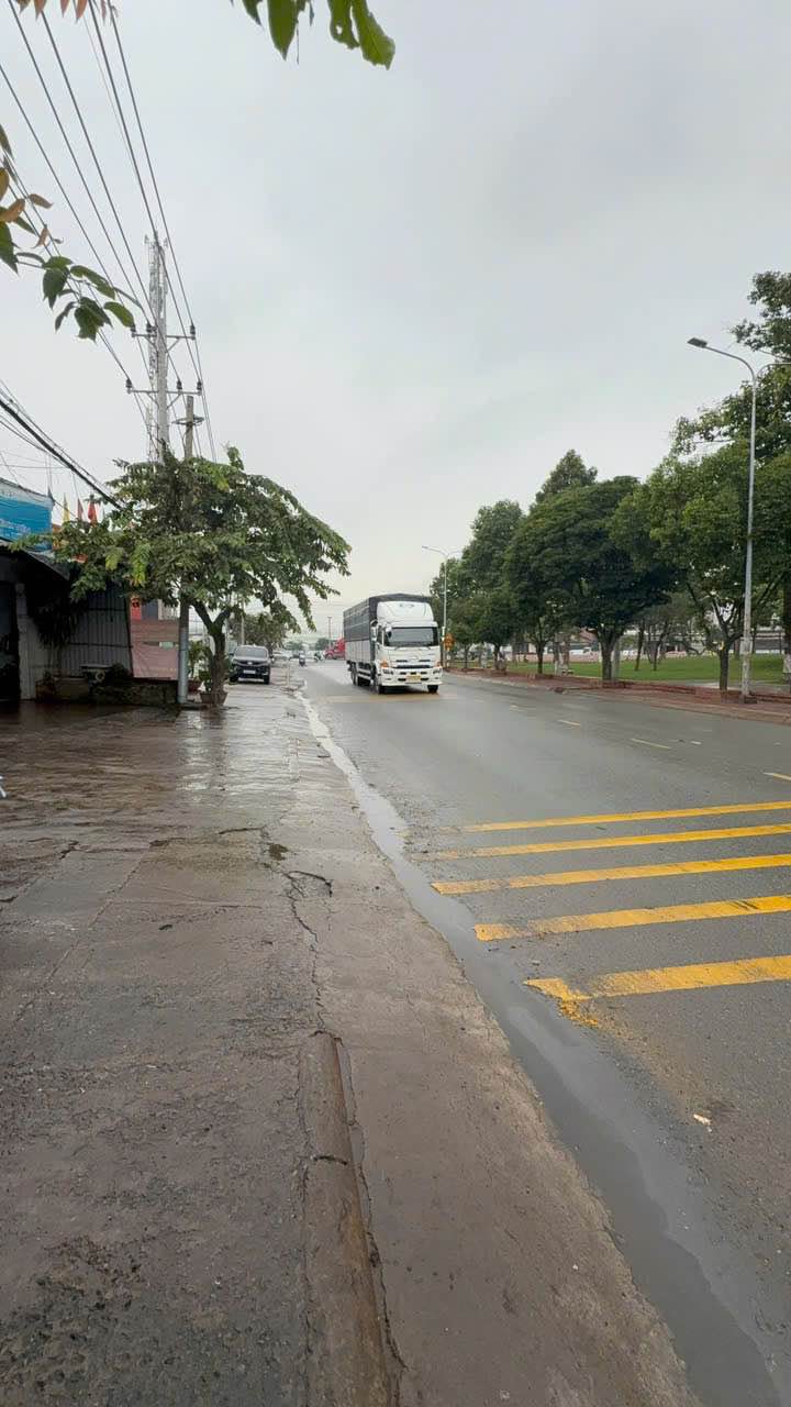 Đất thổ cư 143m² mặt tiền DT743 - Gần Bến Xe Tân Đông Hiệp, giá chỉ 5 tỷ!