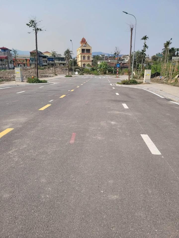 Đất nền Quang Trung Uông Bí 105m² giá 2.1 tỷ - Sổ đỏ chính chủ, xây dựng tự do!