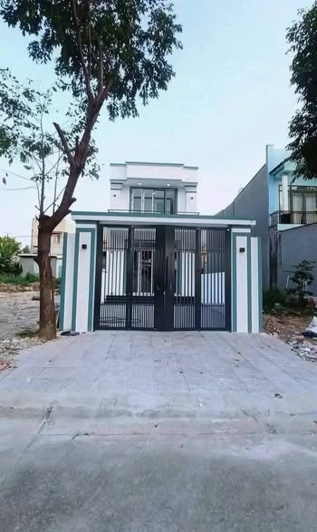 Nhà 1 trệt 1 lầu đường N16, Bến Cát, Bình Dương 100m² giá 2.2 tỷ - Vị trí đẹp, đông dân cư!