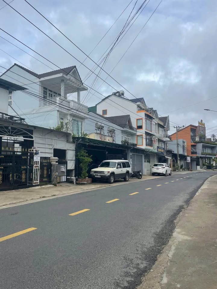 Bán nhà 2 mặt tiền đường Lý Nam Đế Đà Lạt 95m² giá 16 tỷ - Đầu tư sinh lời hấp dẫn!