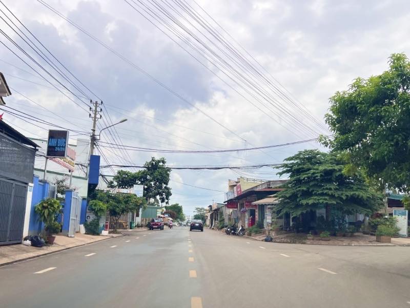 Nhà mặt tiền Hùng Vương, Buôn Ma Thuột 105m² giá 6.2 tỷ - Vị trí đắc địa, tiện ích đầy đủ!