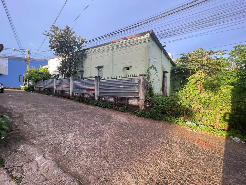 Đất hẻm 360 đường Hùng Vương Buôn Ma Thuột 140m² giá 3.15 tỷ - Thích hợp xây nhà ở ngay!