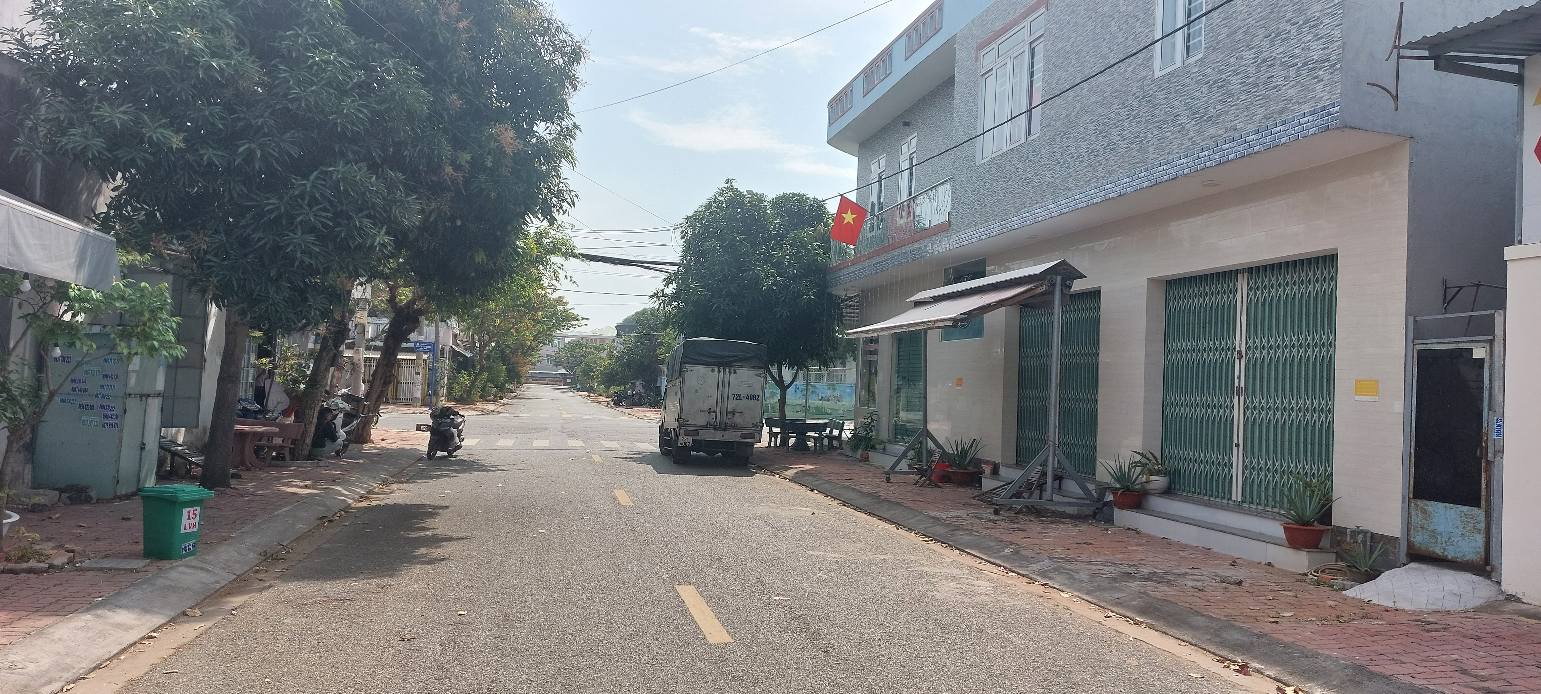 Nhà cấp 4 mặt tiền đường Lê Văn Hưu 92m² giá 3.19 tỷ - Gần công viên và trường học!