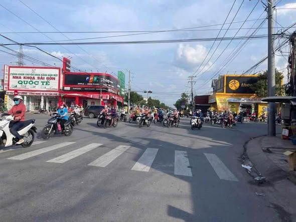 Bán FrontHouse đường Phan Văn Mảng, Bến Lức 172m² giá 6.6 tỷ - Đầu tư sinh lời ngay!