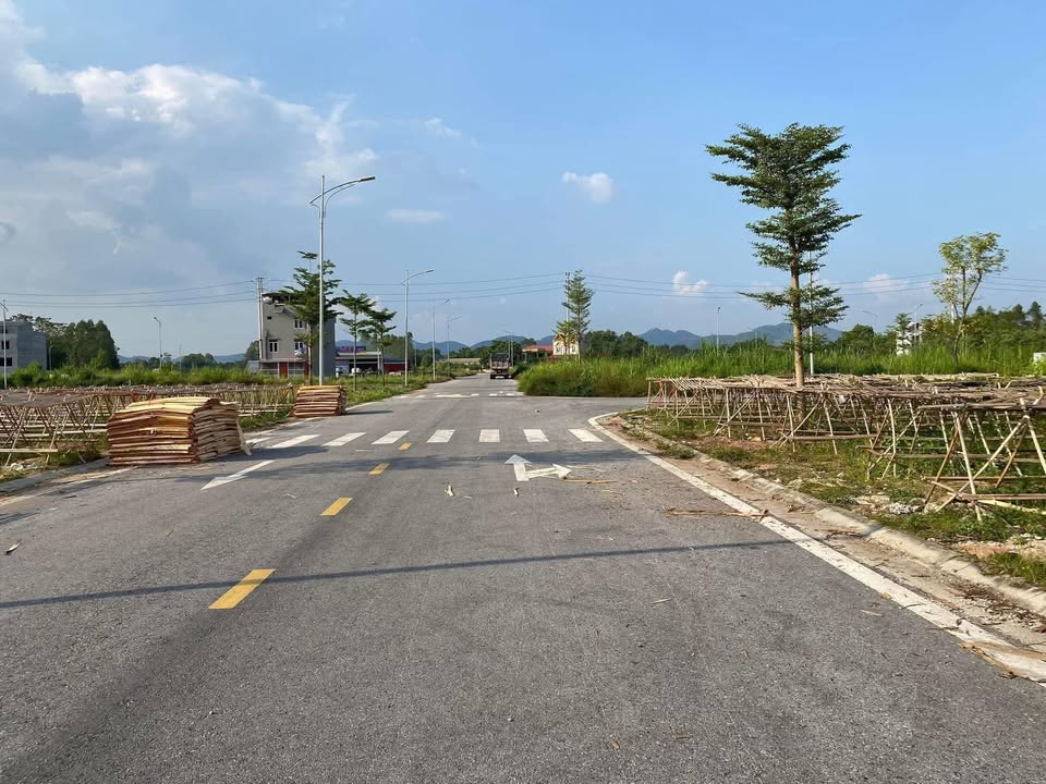 Đất đấu giá xã Quang Thịnh, Lạng Giang 102m² - Sổ đỏ chính chủ, giá chỉ 1.4 tỷ!