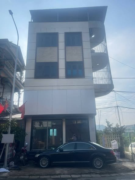 Bán lô đất Thạch Thất 34.4m² giá 3 tỷ - Có nhà 3 tầng sẵn ở ngay!