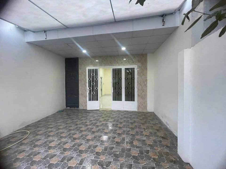 Nhà mặt tiền Trấn Biên 200m² giá 6 triệu - Kinh doanh thuận lợi!