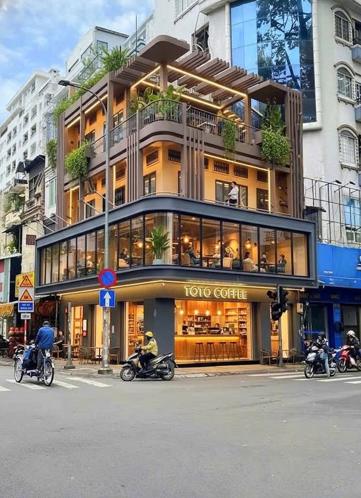 Nhà góc ngã tư Nguyễn Trãi, quận 5, diện tích 70m² - Giá cho thuê cực tốt!